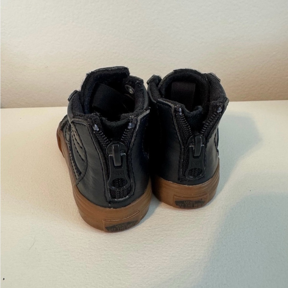 Vans - Picture 2 of 4